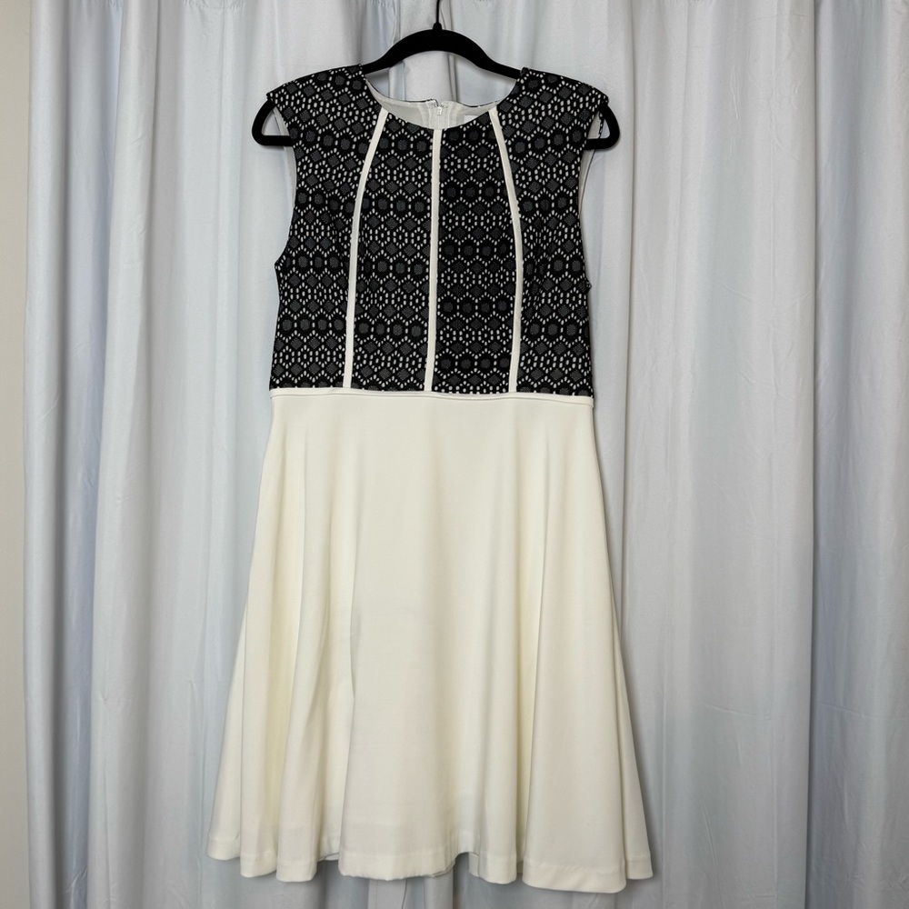 Belle Badgley Mischka Lace Bodice Fit Flare Dress Size 10 Black White - Picture 4 of 13